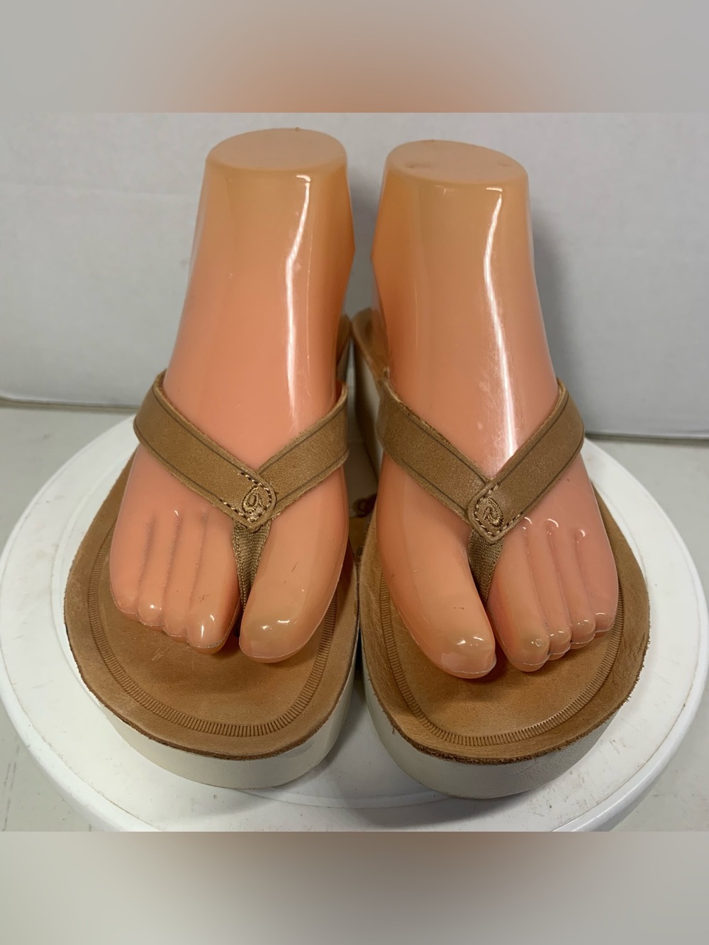 OluKai Women's Brown Leather Platform Flip Flop Size 7 Sandals. 3918